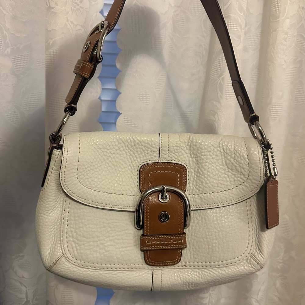 ✨SOLD Coach Cream Pebbled Leather Shoulder Bag with Tan Trim